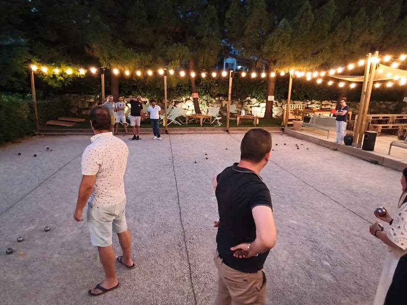 Animation de pétanque à Toulouse pour une entreprise avec tournoi, finales et remise des récompenses.
