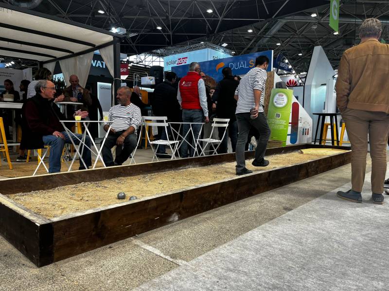 Location de terrain de pétanque éphémère pour animer un stand sur un salon professionnel