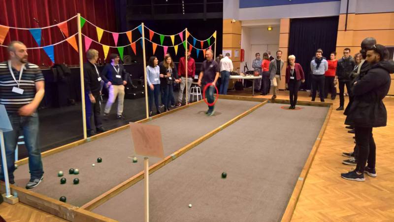 Autour d'un but - Terrain de pétanque guinguette